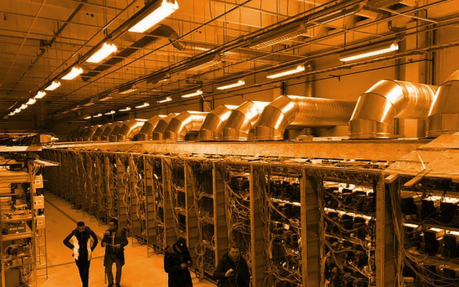 Mining racks in warehouse - Copyright: Hubertus Hofkirchner